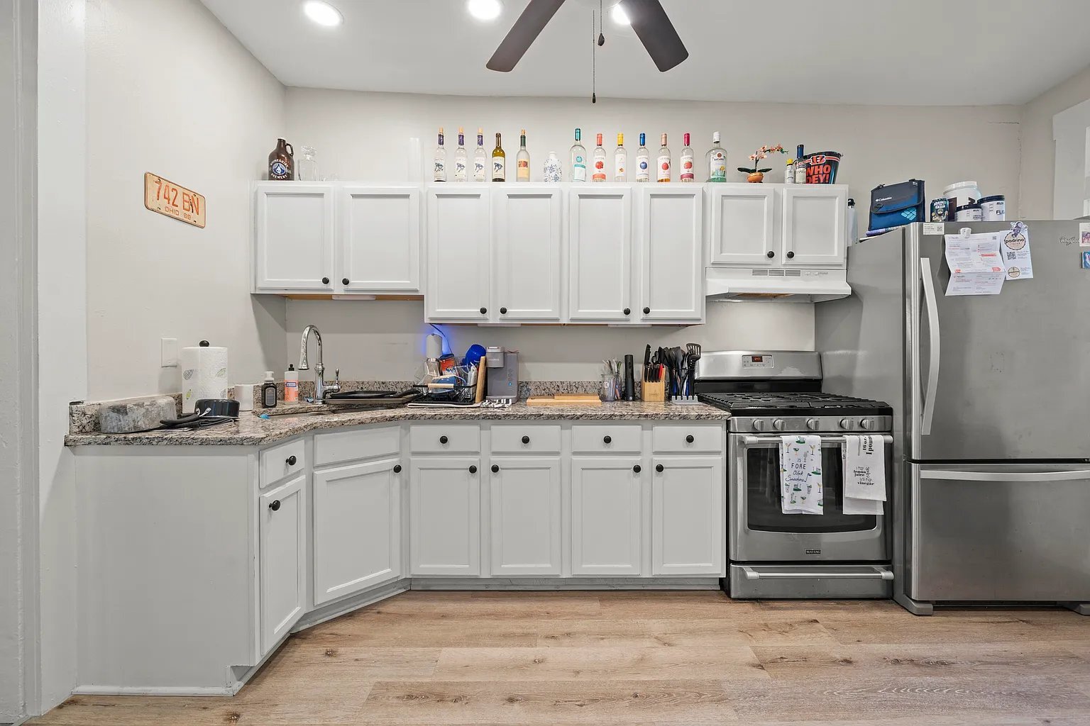 Building Photo - 211 E 5th St