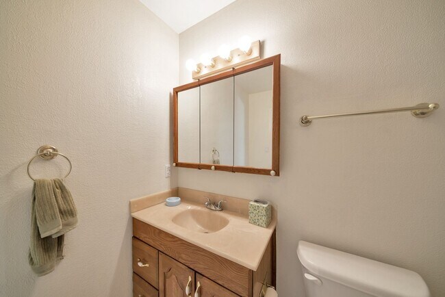 Building Photo - Meticulously Maintained 4 bed Scottsdale Home