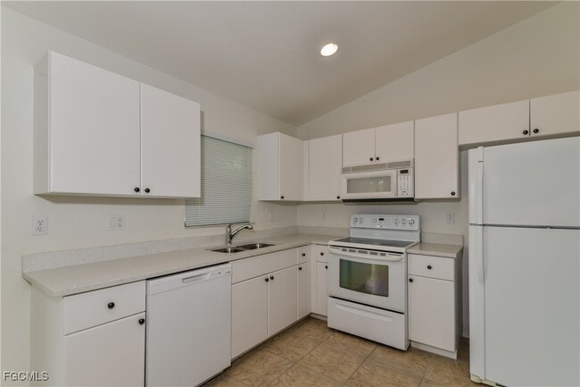 Building Photo - 3259 Toluca Terrace