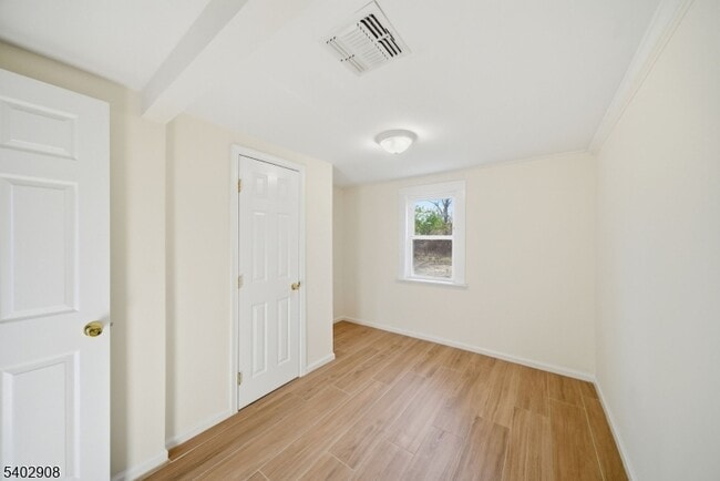 Building Photo - 75 Lakeview Terrace