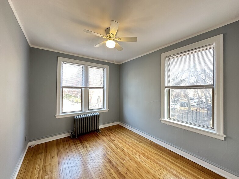 Building Photo - 1415 W Estes Ave