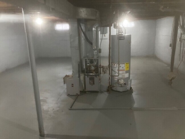 Building Photo - Charming 3BR Home with Beautiful Wood Floors