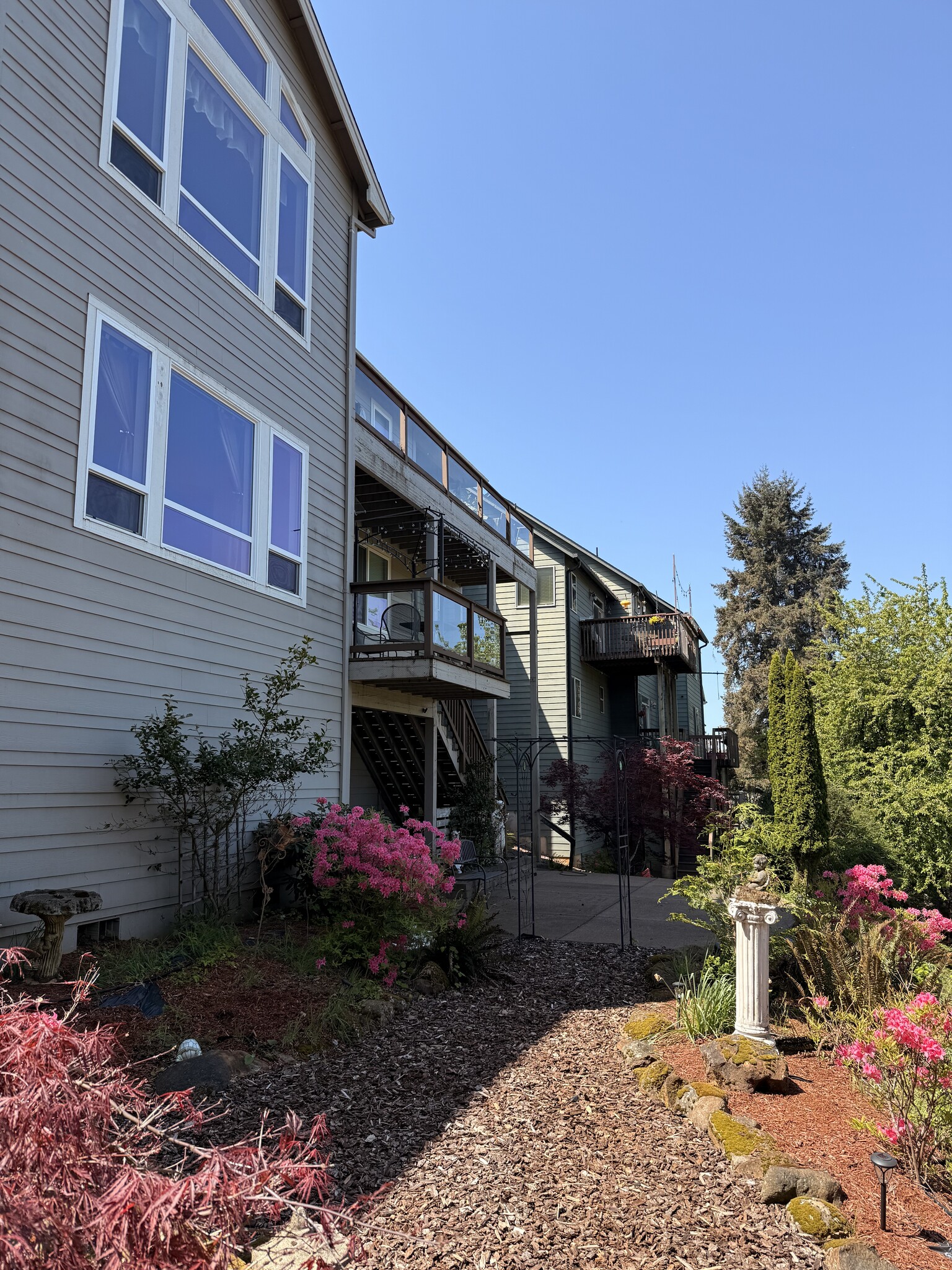 Building Photo - 449 La Cresta Dr SE