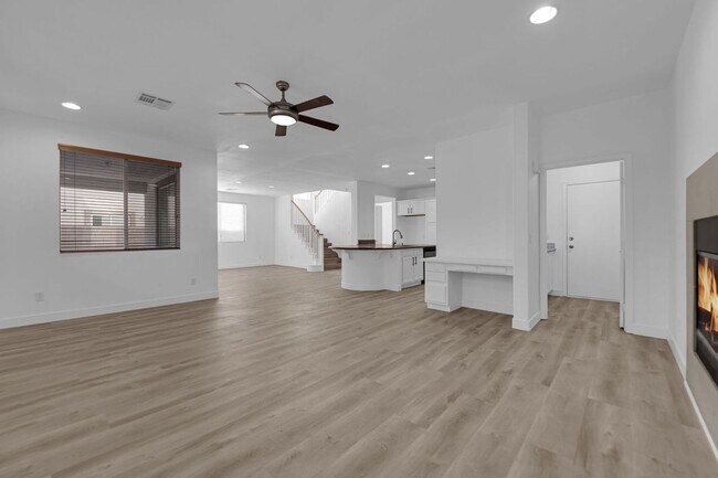 Building Photo - 914 Armandito Dr