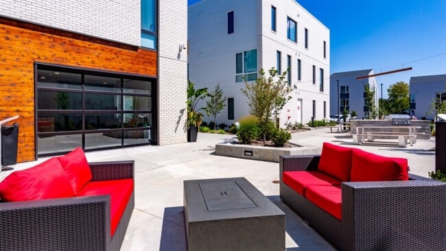 Building Photo - 2697 Troost Ave