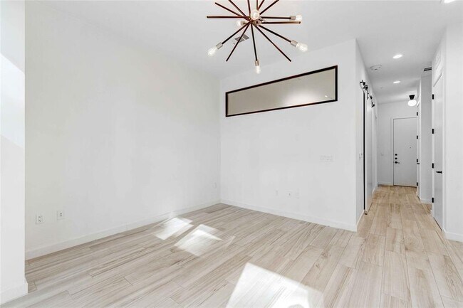 Building Photo - 800 Embassy Dr