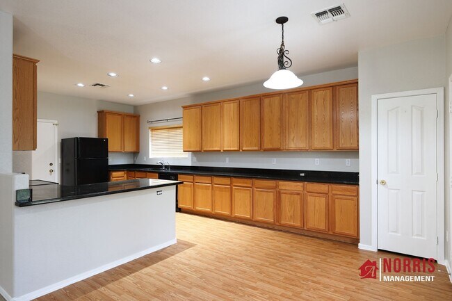 Building Photo - Beautiful Large Home in Casa Grande