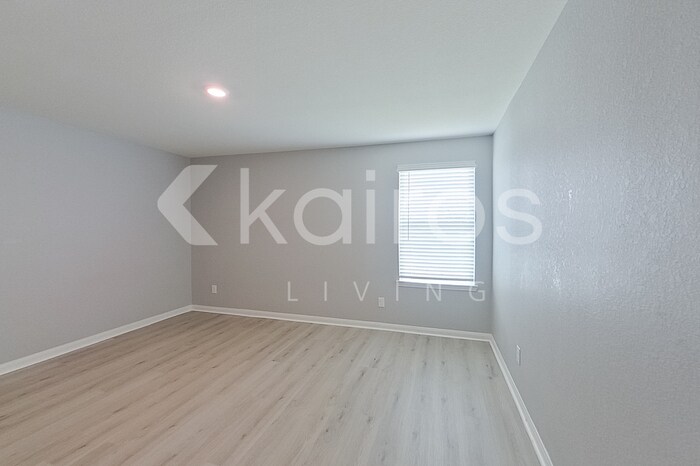 Building Photo - 10722 Hillside Creek Dr