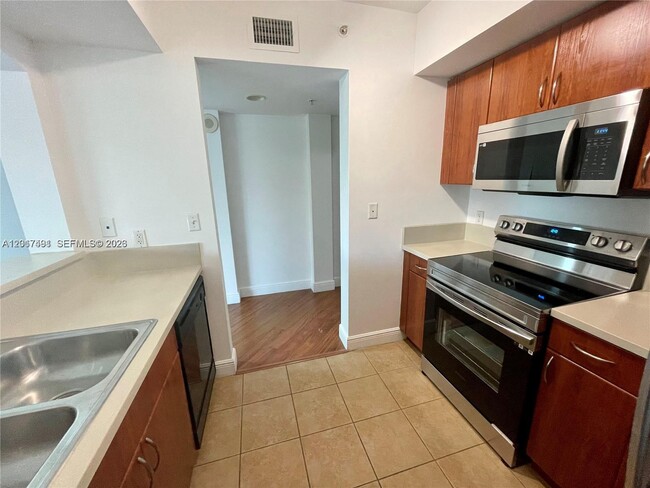 Building Photo - 9201 Collins Ave