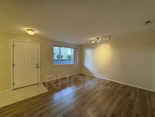 Building Photo - 2029 E 2700 S