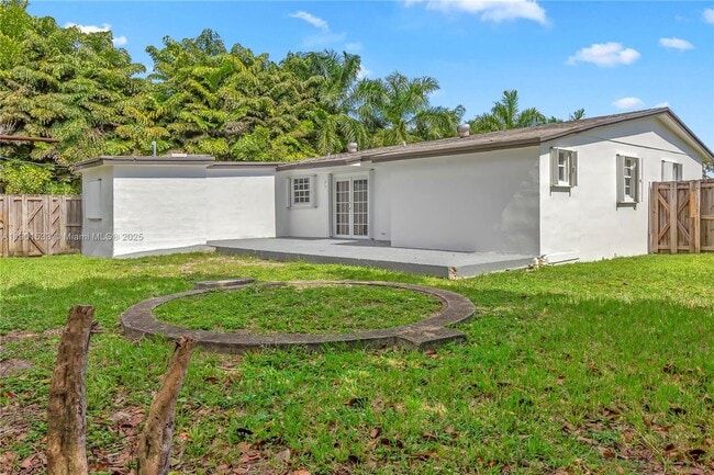 Building Photo - 4900 SW 106th Ave