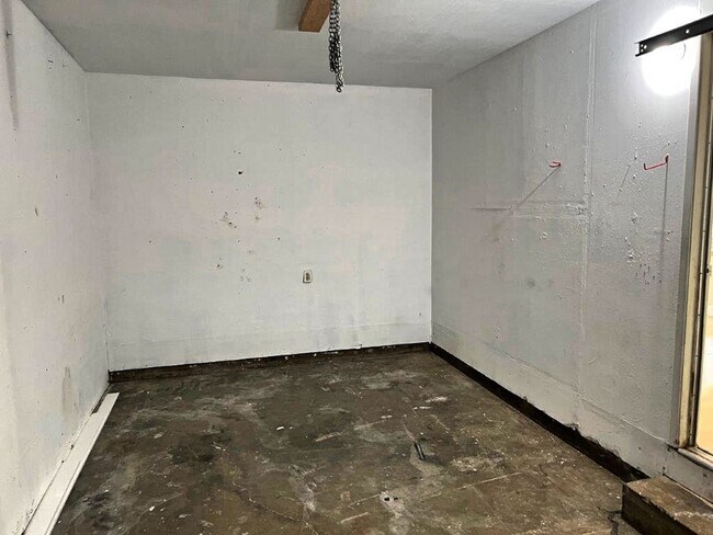 Building Photo - Remodeled 2 Bedroom Duplex w/ 1 Car Garage *Star Rentals