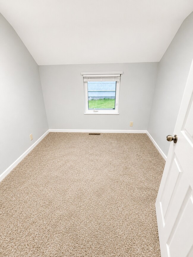 Building Photo - 3 Bed / 1 Bath Home in Dubuque