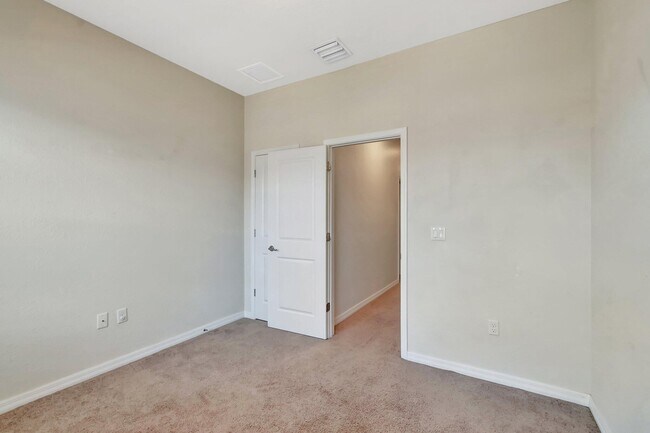 Building Photo - 2854 Bard St