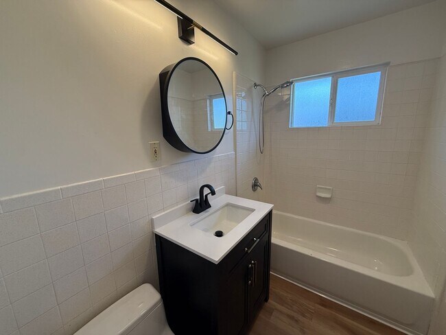 Building Photo - BEAUTIFULLY UPDATED SINGLE LEVEL 3BR/2BA HOME IN PRIME MILL VALLEY LOCATION