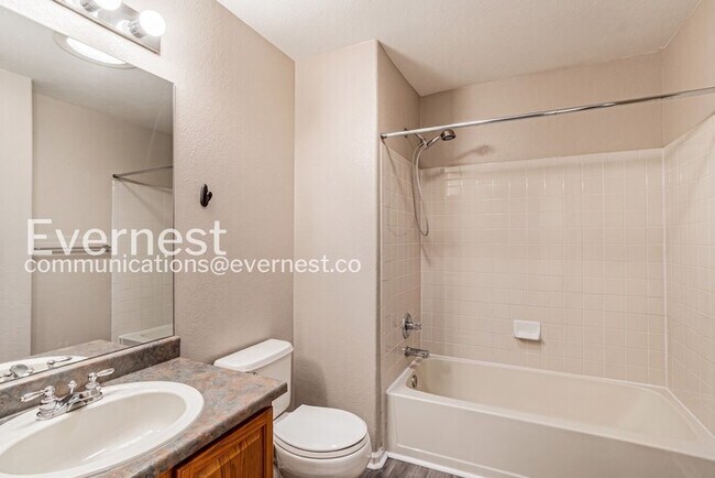 Building Photo - Spacious Home with Fenced Backyard and 2-Car Garage / 4 Bed, 3 Bath  / Voucher Accepted / Coming ...