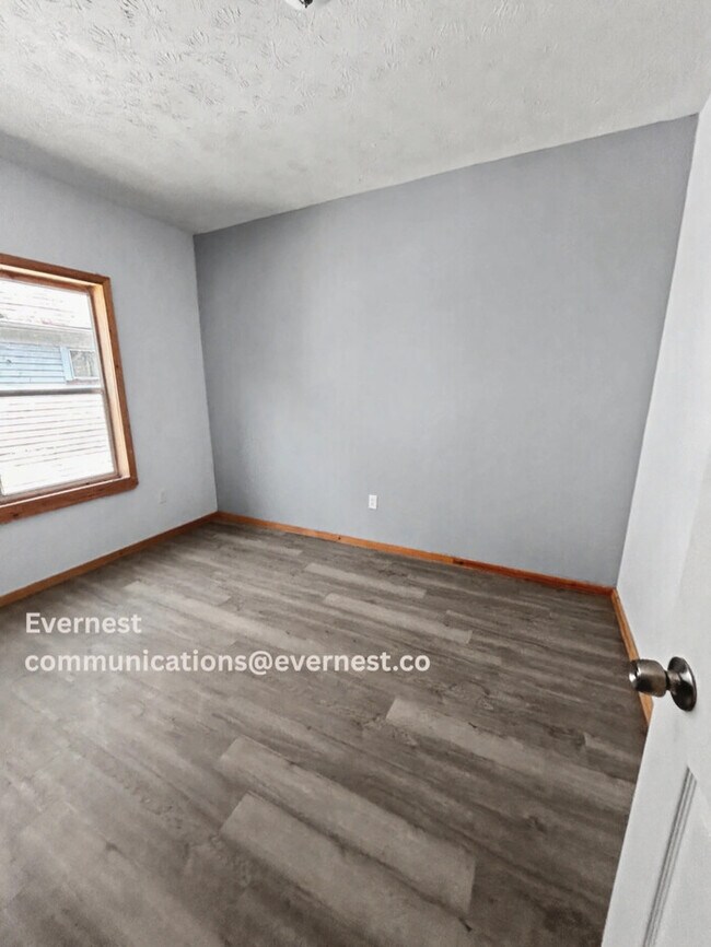 Building Photo - 10110 Parkgate Ave