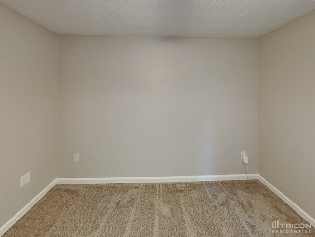 Building Photo - 1032 Wedgewood Ct NE