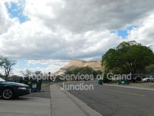 Building Photo - 433 Pendleton St