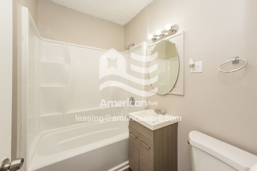 Building Photo - 814 Dover Ave