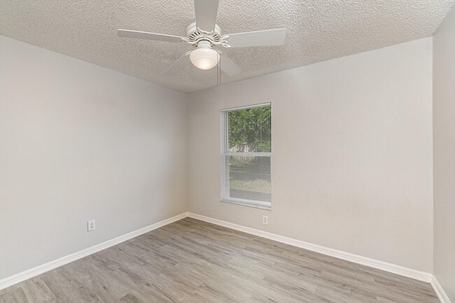 Building Photo - 1742 Laramie Cir