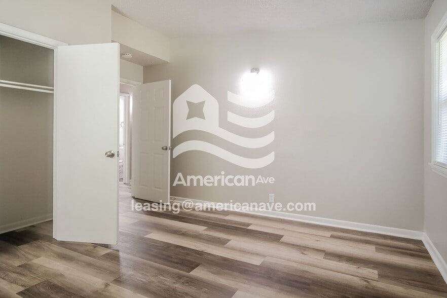 Building Photo - 5429 N Elgin Ave