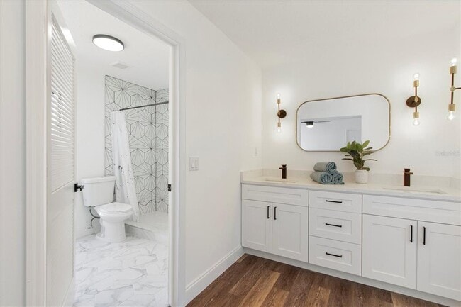 Building Photo - 11218 Creek View Dr