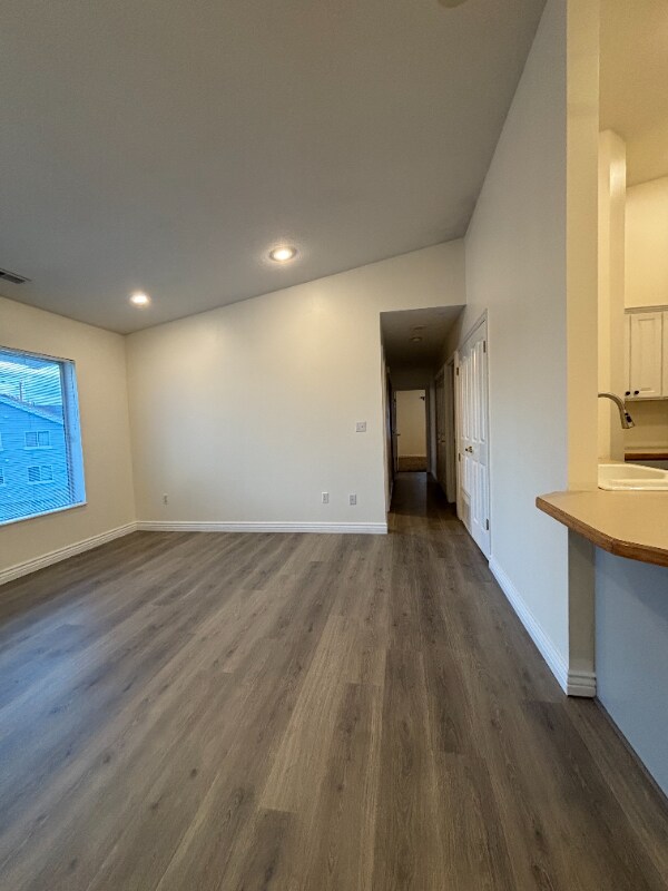 Building Photo - 1541 Riverside Ave