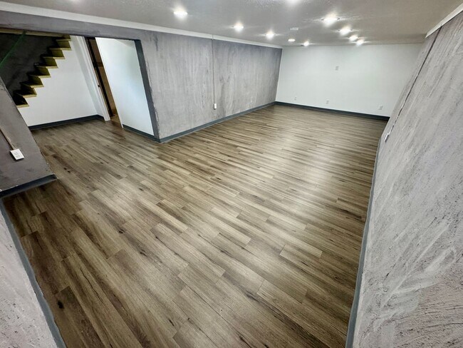 Building Photo - 3 Bedroom - Upper Arlington