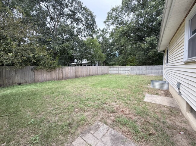 Building Photo - 2502 Range Rd