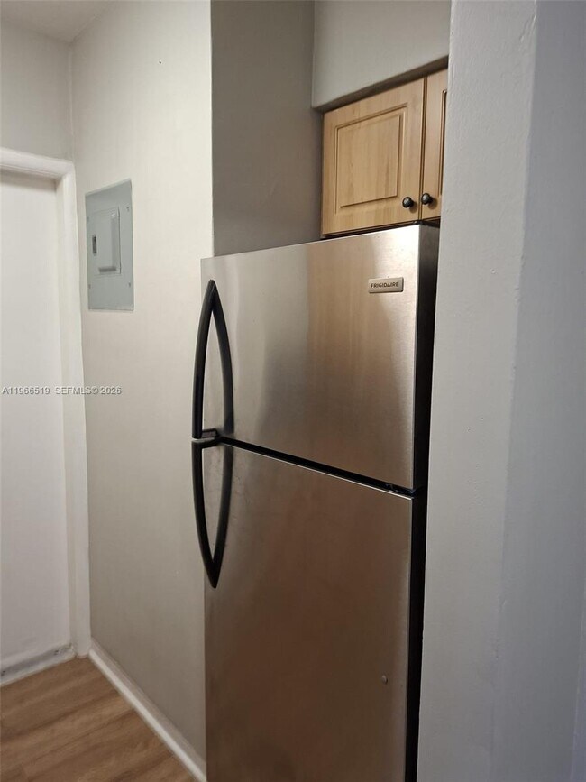 Building Photo - 13025 Emerald Dr