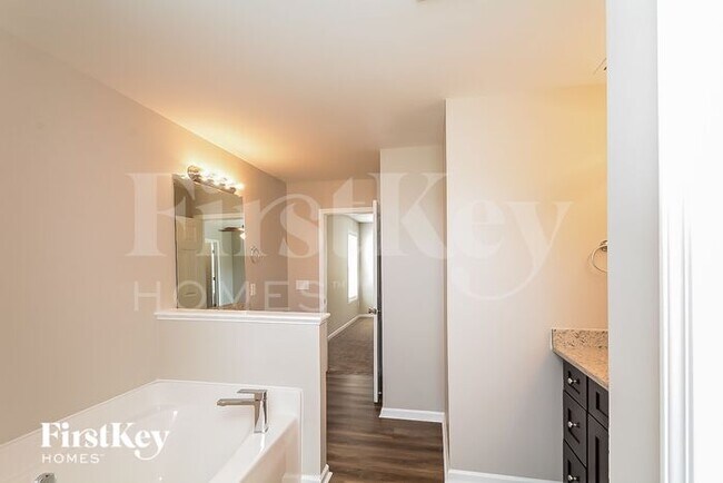 Building Photo - 113 Rosalynn Ct