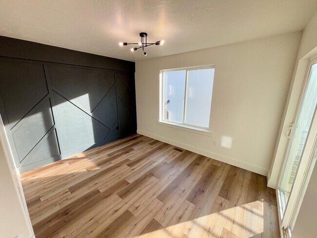 Building Photo - 638 E 360 S