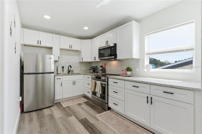 Building Photo - 1901 31st St S