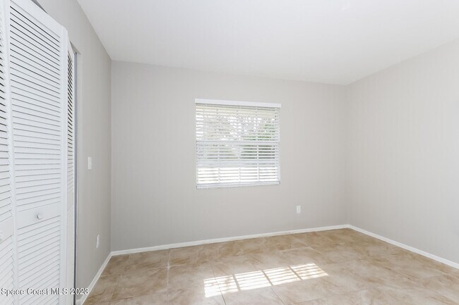 Building Photo - 1376 23rd Pl SW