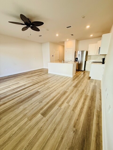 Building Photo - 5676 Sandy Walk St