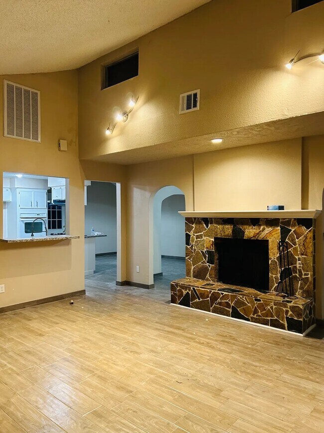 Building Photo - 11350 Oakcenter Dr