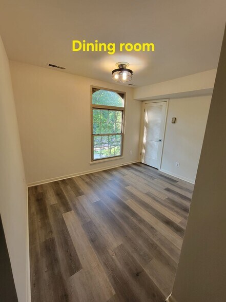 Building Photo - 3332 Woodburn Village Dr