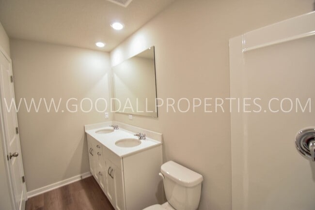 Building Photo - 3 Bedroom 2.5 Bath Townhome in Waukee