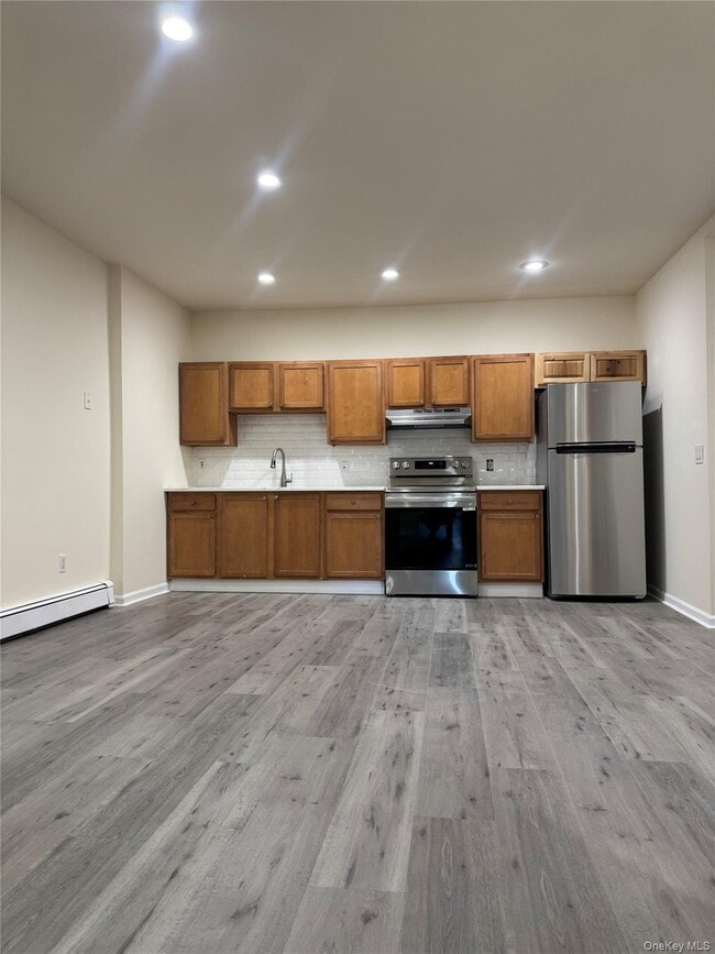 Building Photo - 167 Main St