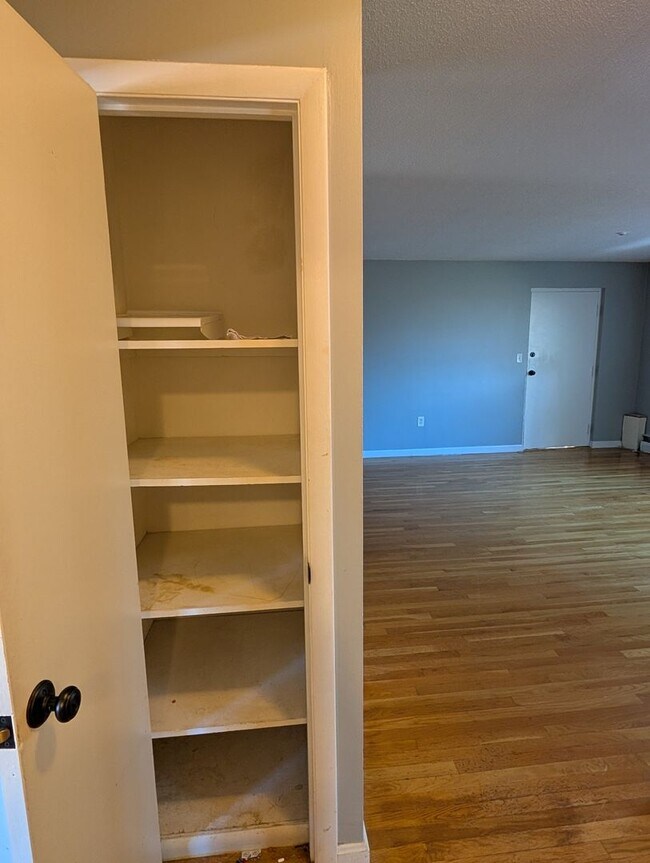 Building Photo - Somerville 2 bedroom with parking for 9/1