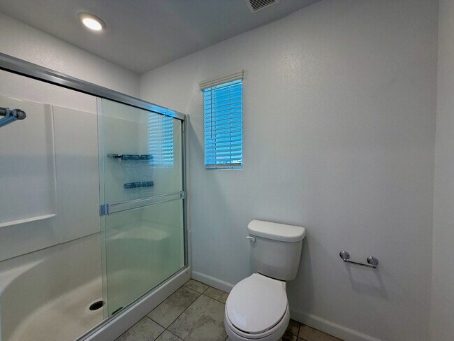 Building Photo - 3 BED 2.5 BATH 2 CAR GARAGE TOWNHOUSE IN CADENCE HENDERSON WITH LOFT