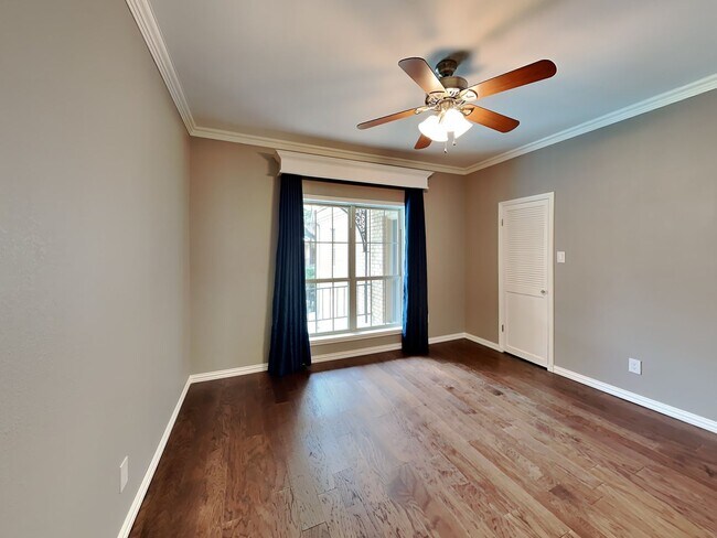 Building Photo - Captivating Condo in the Royale Orleans Ea...