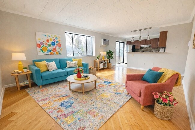 Interior Photo - FIFTH ST-231/233 -- 206