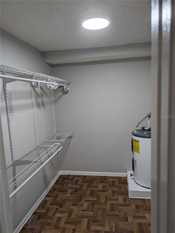 Building Photo - 5989 Village Cir S