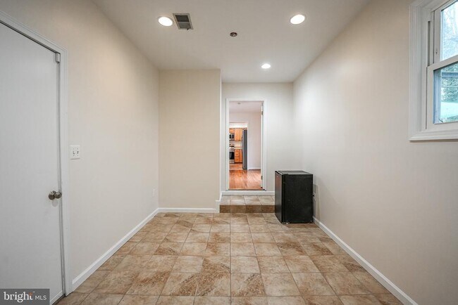 Building Photo - 4230 Avon Dr