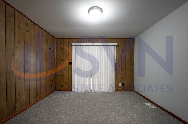 Building Photo - Refreshed 3 Bedroom / 2.5 Bath Ranch Style Home in Parkwood Neighborhood!