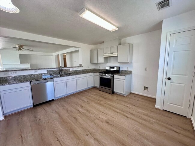 Building Photo - 3927 Brook Garden Ln