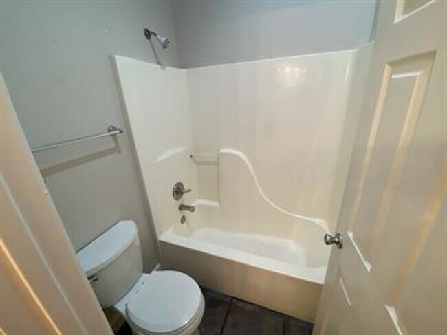 Building Photo - Pre-Leasing for September!