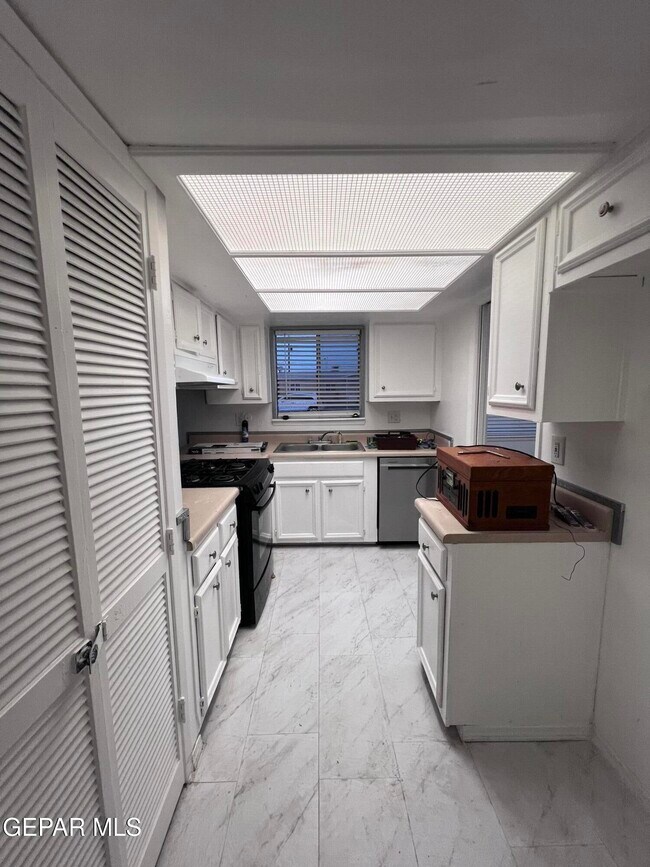 Building Photo - 4904 Winthrop Dr